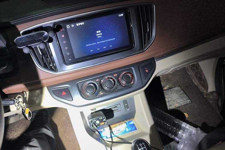 Used FORTHING Lingzhi 2020 M5L 1.6L Luxury 7-Seater Audio And AC Panel