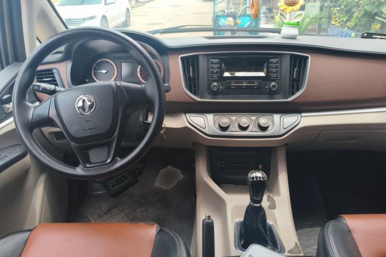 Used FORTHING Lingzhi 2020 M5L 1.6L Base Model 7 Seats Center Console
