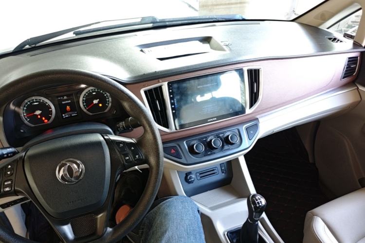 Used FORTHING Lingzhi 2020 M5L 1.6L Luxury 7-Seater Center Console