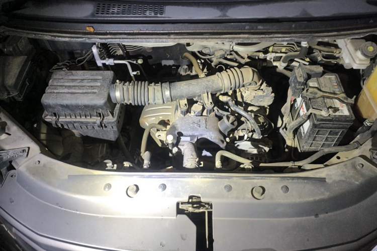 Used FORTHING Lingzhi 2020 M5L 1.6L Luxury 7-Seater Engine Bay
