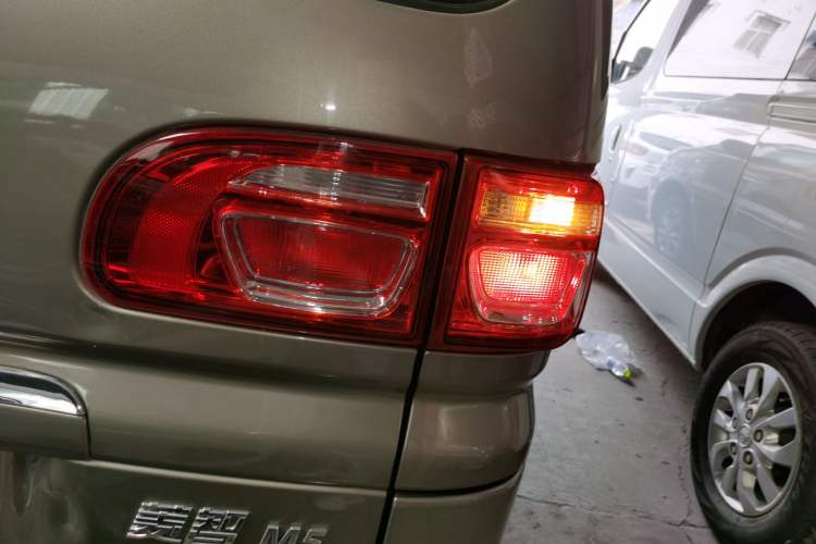 Used FORTHING Lingzhi 2020 M5L 1.6L Luxury 7-Seater Exterior 6