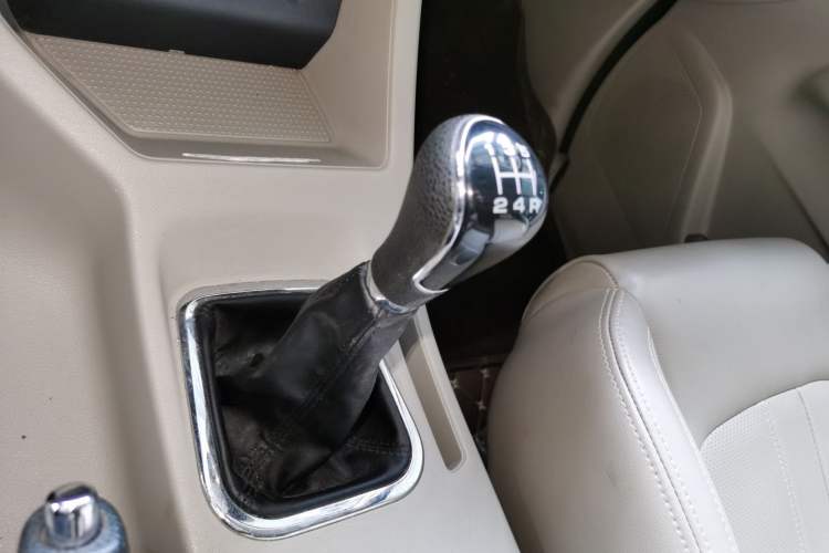 Used FORTHING Lingzhi 2020 M5L 1.6L Luxury 7-Seater Gear Lever