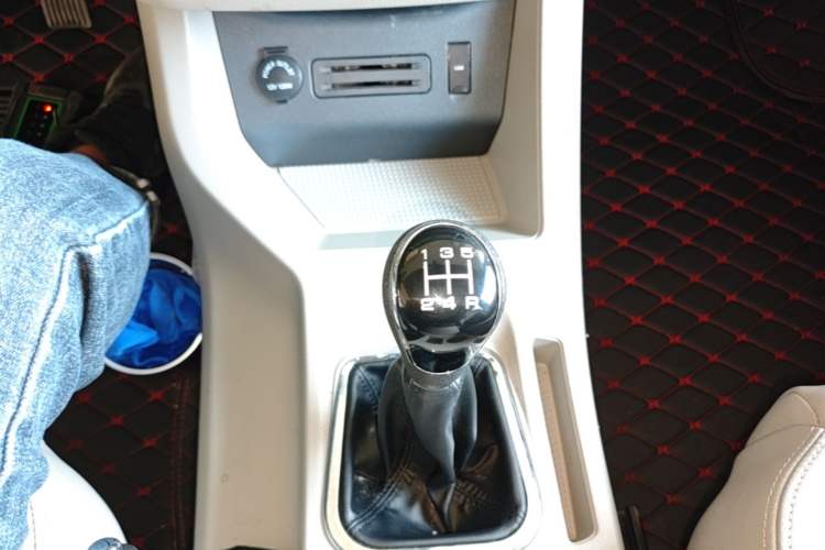 Used FORTHING Lingzhi 2020 M5L 1.6L Luxury 7-Seater Gear Lever