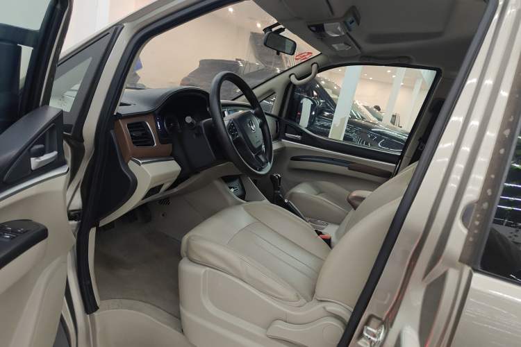 Used FORTHING Lingzhi 2020 M5L 1.6L Luxury 7-Seater Interior 2