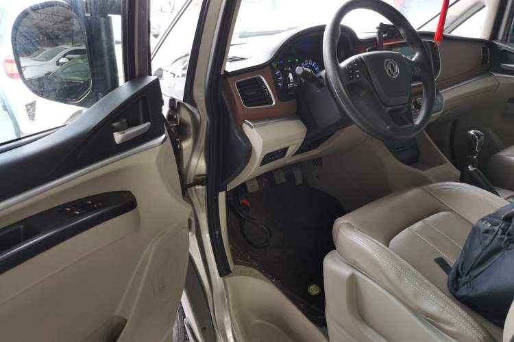 Used FORTHING Lingzhi 2020 M5L 1.6L Luxury 7-Seater Interior 3