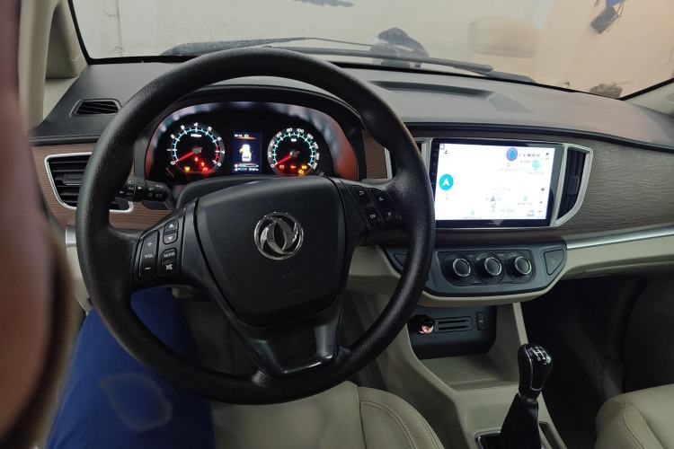 Used FORTHING Lingzhi 2020 M5L 1.6L Luxury 7-Seater Interior 3