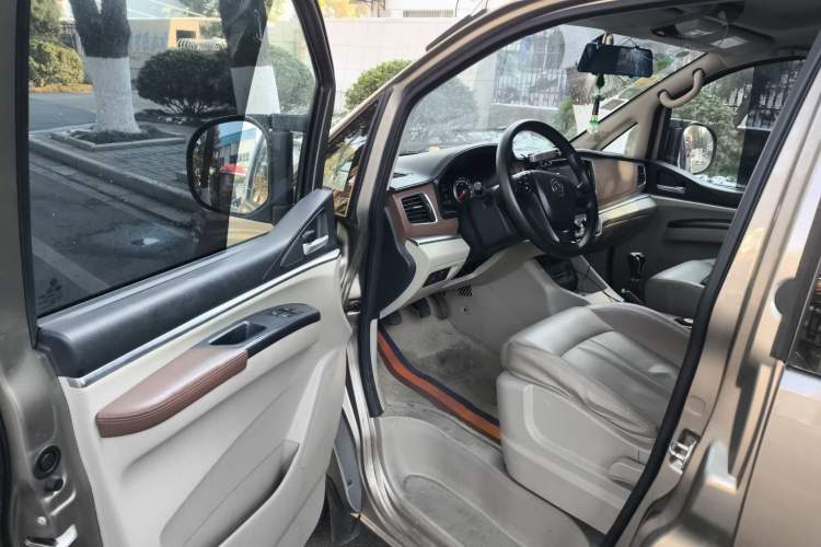 Used FORTHING Lingzhi 2020 M5L 1.6L Luxury 7-Seater Interior 3
