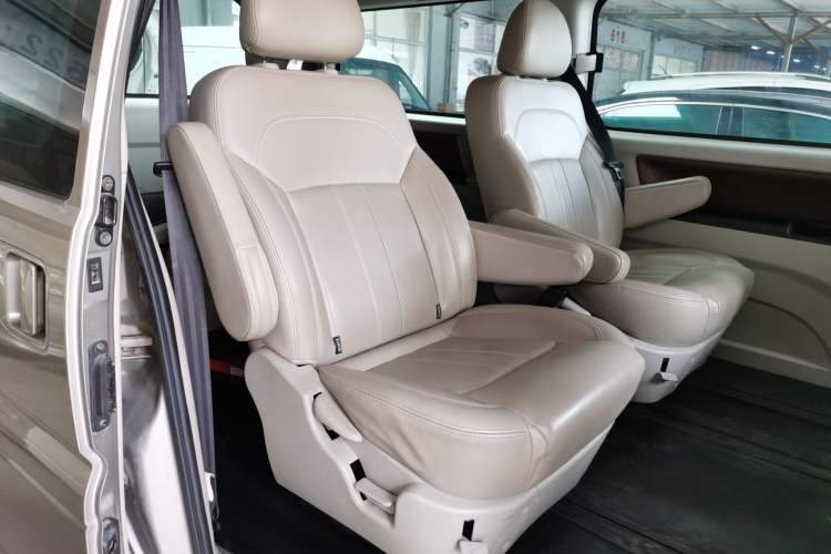 Used FORTHING Lingzhi 2020 M5L 1.6L Luxury 7-Seater Interior 4