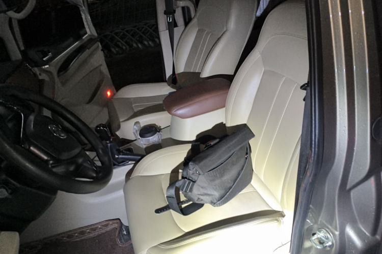 Used FORTHING Lingzhi 2020 M5L 1.6L Luxury 7-Seater Left Front Seat