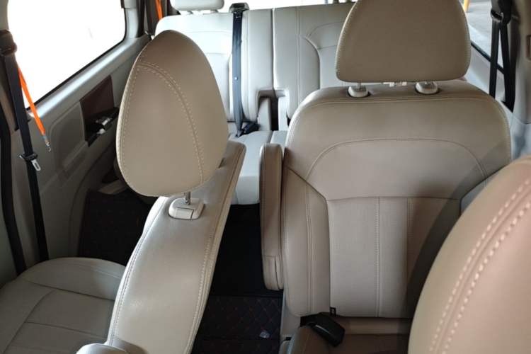 Used FORTHING Lingzhi 2020 M5L 1.6L Luxury 7-Seater Left Rear Seat