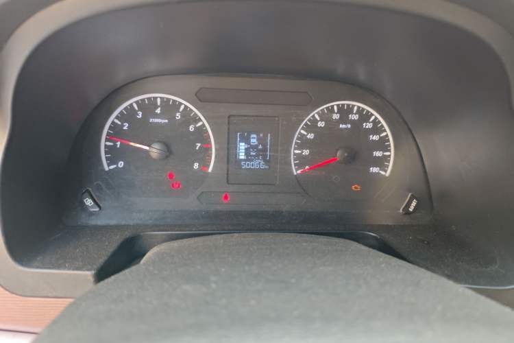 Used FORTHING Lingzhi 2020 M5 1.6L Practical Model Odometer Close Up