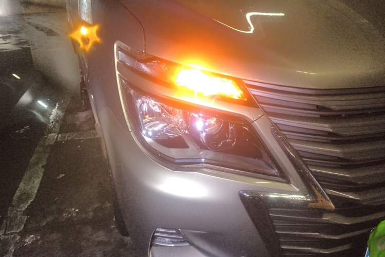 Used FORTHING Lingzhi 2020 M5L 1.6L Luxury 7-Seater Right Front Headlight