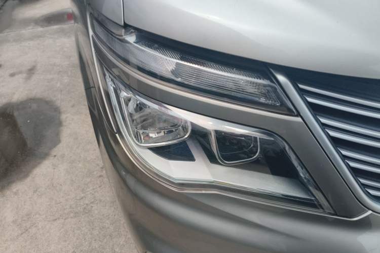 Used FORTHING Lingzhi 2020 M5L 1.6L Base Model 7 Seats Right Front Headlight