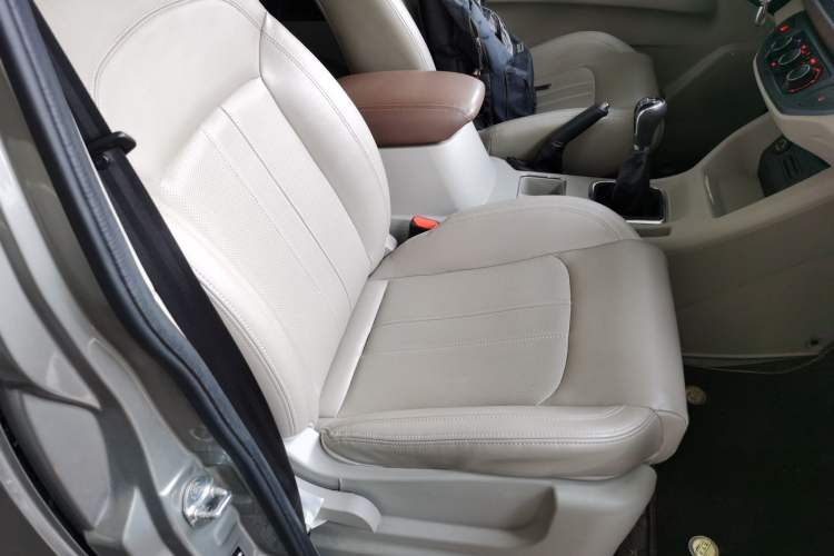 Used FORTHING Lingzhi 2020 M5L 1.6L Luxury 7-Seater Right Front Seat