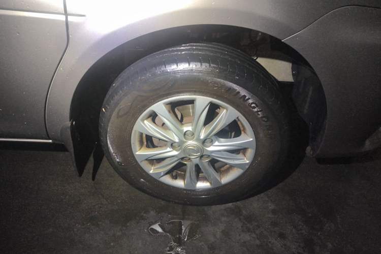 Used FORTHING Lingzhi 2020 M5L 1.6L Luxury 7-Seater Right Front Wheel Hub