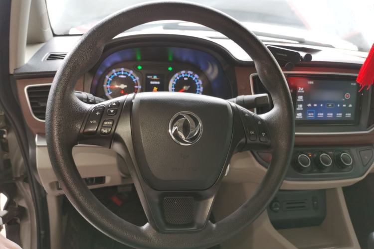 Used FORTHING Lingzhi 2020 M5L 1.6L Luxury 7-Seater Steering Wheel
