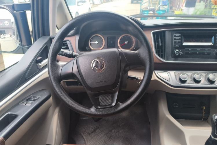 Used FORTHING Lingzhi 2020 M5L 1.6L Base Model 7 Seats Steering Wheel