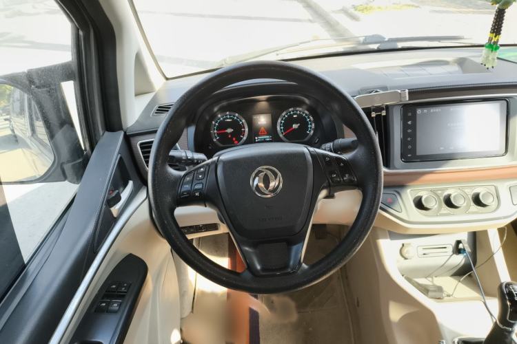 Used FORTHING Lingzhi 2020 M5L 1.6L Luxury 7-Seater Steering Wheel