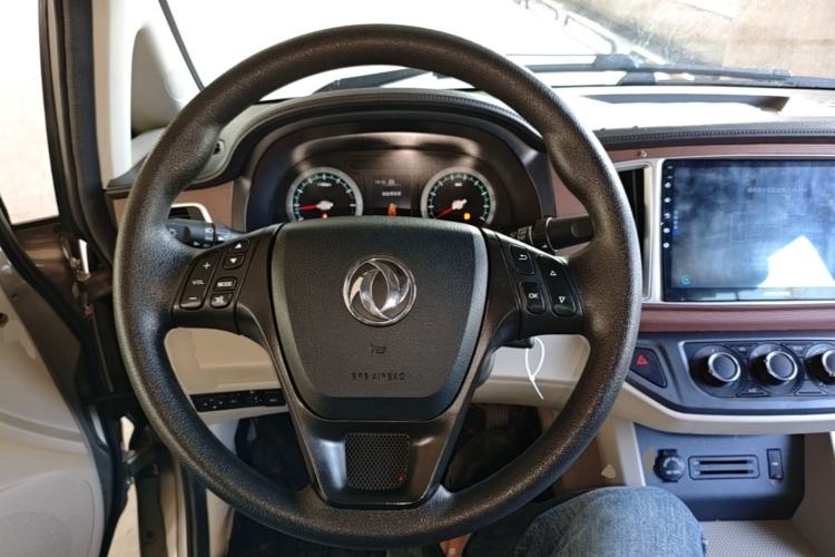 Used FORTHING Lingzhi 2020 M5L 1.6L Luxury 7-Seater Steering Wheel
