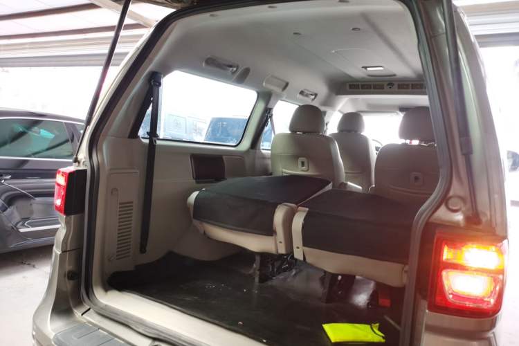 Used FORTHING Lingzhi 2020 M5L 1.6L Luxury 7-Seater Trunk
