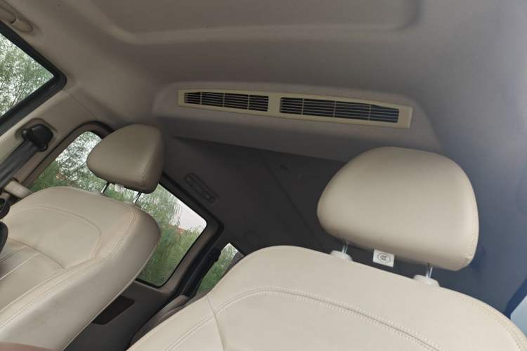 Used FORTHING Lingzhi 2020 M5L 1.6L Luxury 7-Seater Headliner