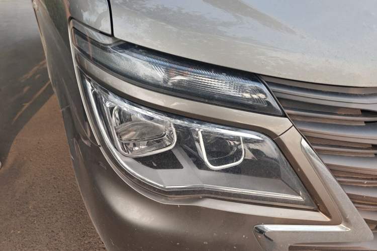 Used FORTHING Lingzhi 2020 M5L 1.6L Luxury 7-Seater Right Front Headlight