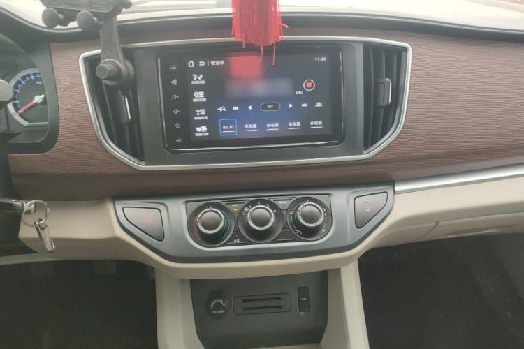Used FORTHING Lingzhi 2020 M5L 1.6L Luxury 7-Seater Audio And AC Panel
