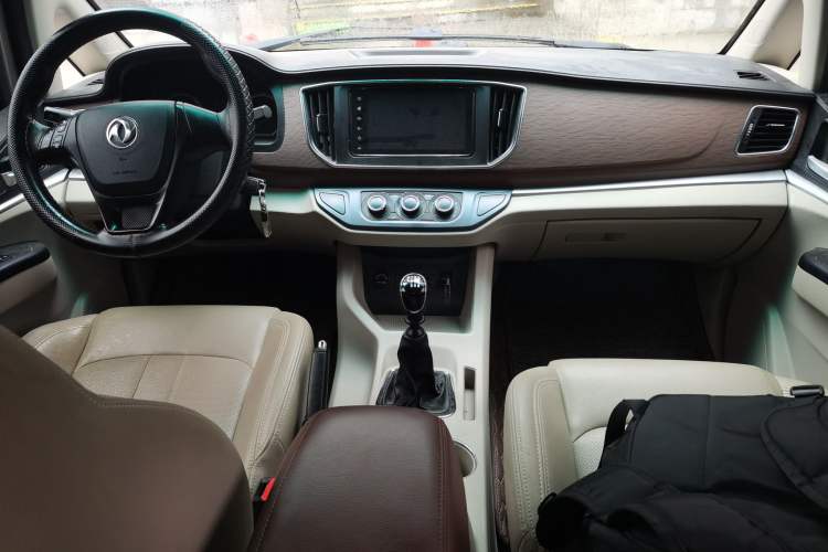 Used FORTHING Lingzhi 2020 M5L 2.0L Luxury 7-Seater Center Console