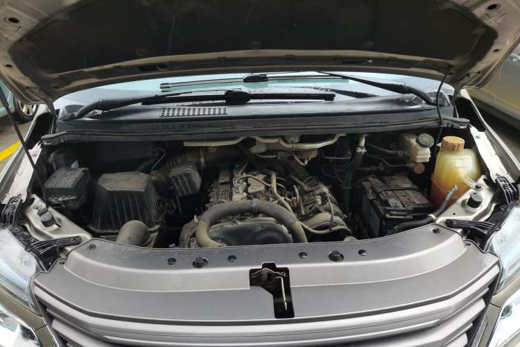 Used FORTHING Lingzhi 2020 M5L 2.0L Luxury 7-Seater Engine Bay