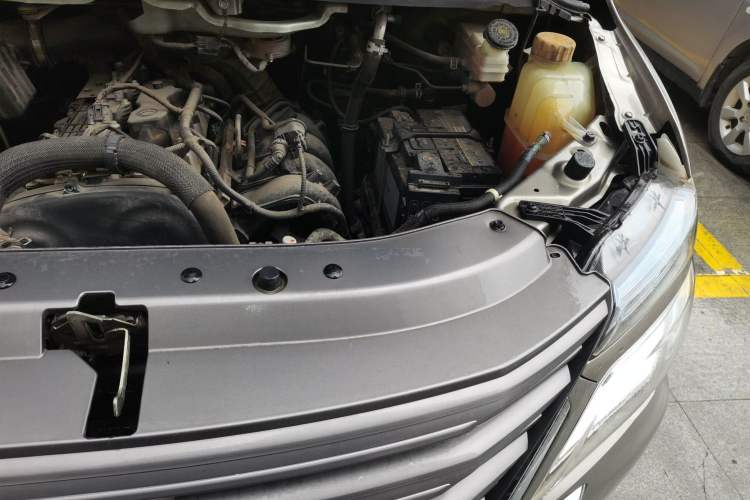 Used FORTHING Lingzhi 2020 M5L 2.0L Luxury 7-Seater Engine Bay Left