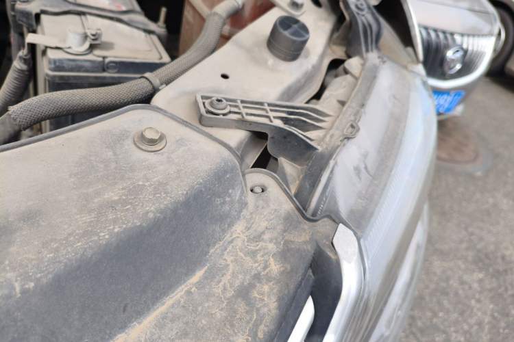 Used FORTHING Lingzhi 2020 M5L 1.6L Utility Model Engine Bay Left