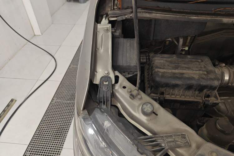 Used FORTHING Lingzhi 2020 M5 1.6L Practical Model Engine Bay Right