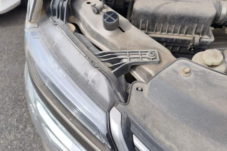 Used FORTHING Lingzhi 2020 M5L 1.6L Utility Model Engine Bay Right