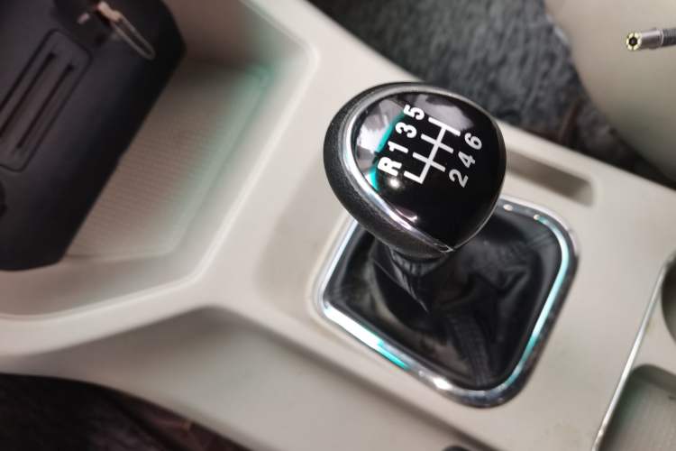 Used FORTHING Lingzhi 2020 M5L 2.0L Luxury 7-Seater Gear Lever