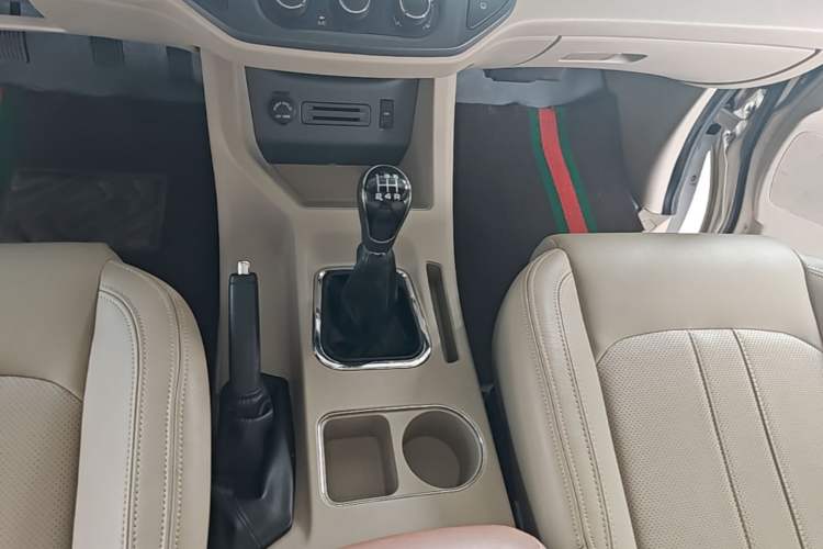 Used FORTHING Lingzhi 2020 M5 1.6L Luxury 7-Seater Gear Lever