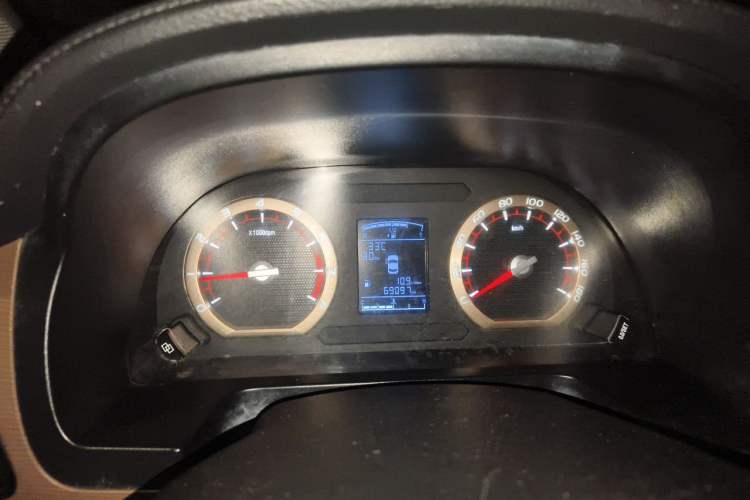 Used FORTHING Lingzhi 2020 M5L 1.6L Base Model 9 Seats Instrument Cluster