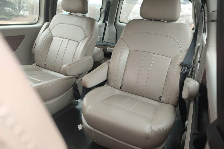 Used FORTHING Lingzhi 2020 M5L 1.6L Luxury 7-Seater Interior 1