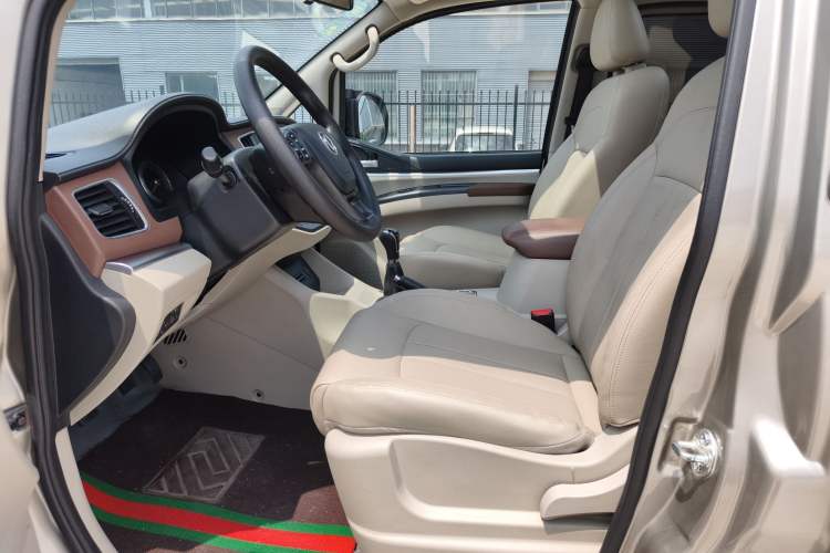 Used FORTHING Lingzhi 2020 M5 1.6L Luxury 7-Seater Interior 2