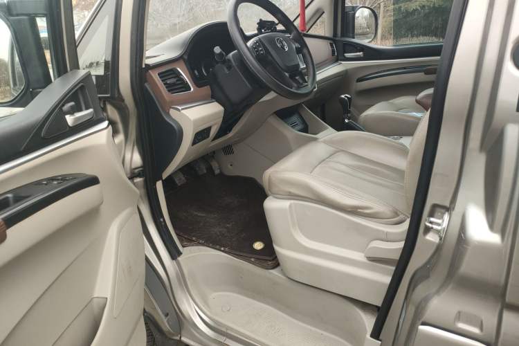 Used FORTHING Lingzhi 2020 M5L 1.6L Luxury 7-Seater Interior 2