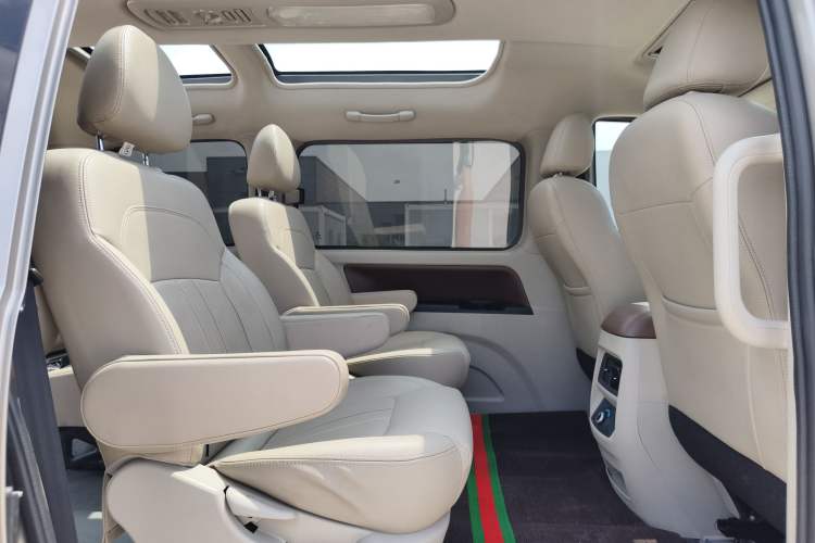 Used FORTHING Lingzhi 2020 M5 1.6L Luxury 7-Seater Interior 4