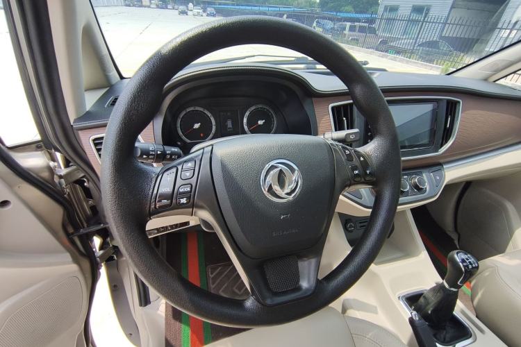 Used FORTHING Lingzhi 2020 M5 1.6L Luxury 7-Seater Interior 6