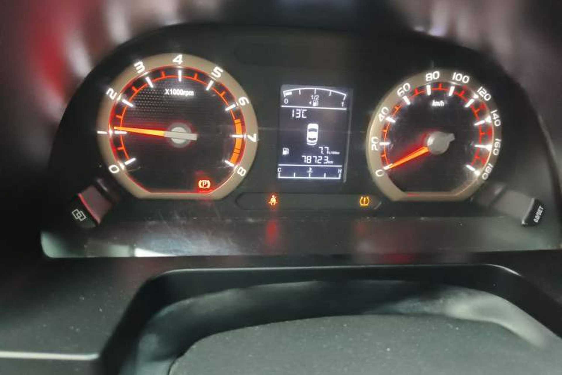 Used FORTHING Lingzhi 2020 M5L 1.6L Base Model 7 Seats Odometer Close Up