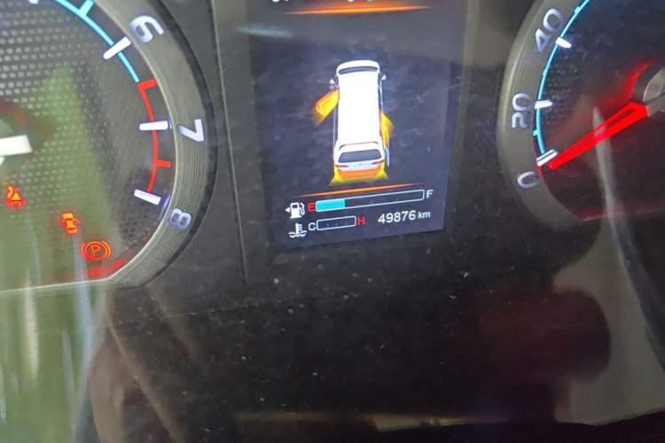 Used FORTHING Lingzhi 2020 M5L 1.6L Luxury 7-Seater Odometer Close Up