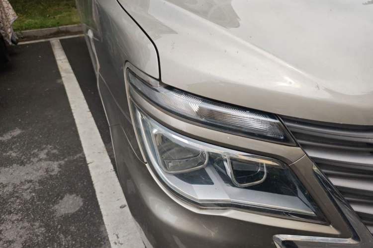Used FORTHING Lingzhi 2020 M5L 1.6L Luxury 7-Seater Right Front Headlight