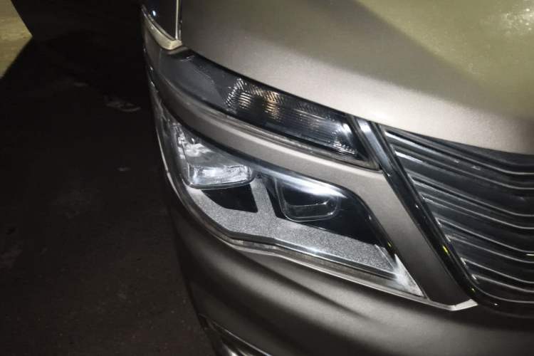 Used FORTHING Lingzhi 2020 M5L 1.6L Base Model 9 Seats Right Front Headlight