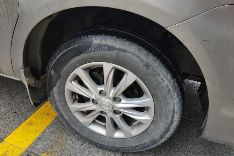 Used FORTHING Lingzhi 2020 M5L 2.0L Luxury 7-Seater Right Front Wheel Hub