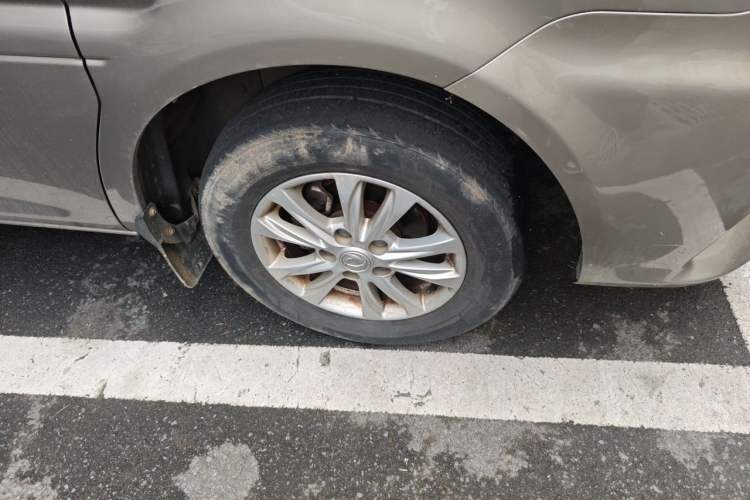 Used FORTHING Lingzhi 2020 M5L 1.6L Luxury 7-Seater Right Front Wheel Hub