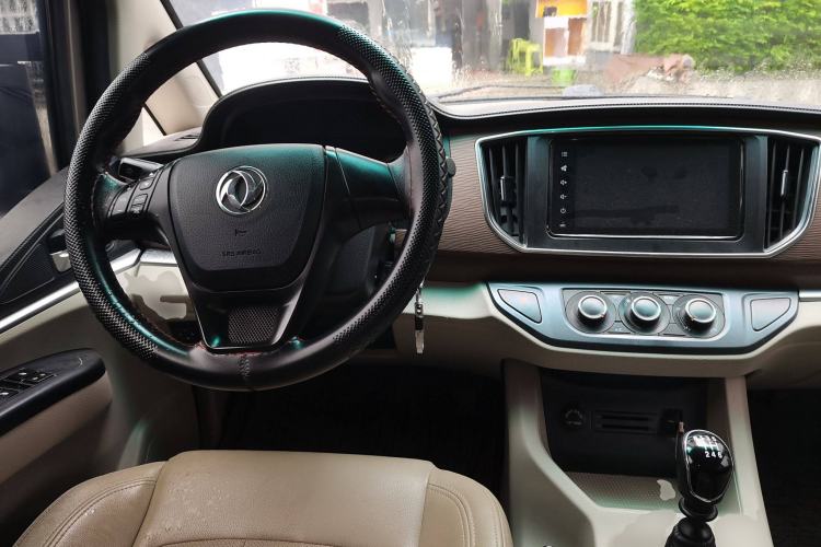 Used FORTHING Lingzhi 2020 M5L 2.0L Luxury 7-Seater Steering Wheel