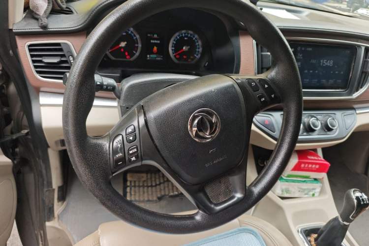 Used FORTHING Lingzhi 2020 M5L 1.6L Luxury 7-Seater Steering Wheel