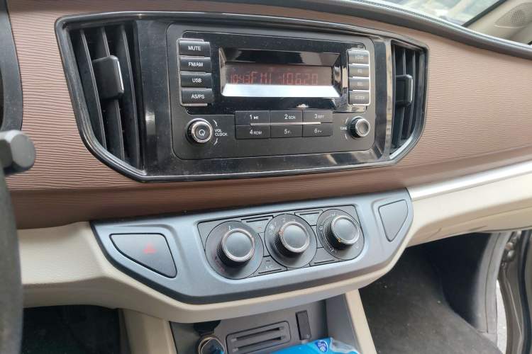 Used FORTHING Lingzhi 2020 M5 1.6L Practical Model Audio And AC Panel